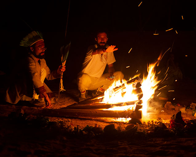 fogo-noite-nikaya-ritual-amigos-mattheus-rebecca-giba-musica-vida-indigena